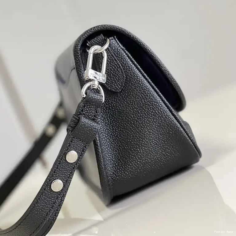 Fashion Reps Bag 2209HT0009 LV 0523